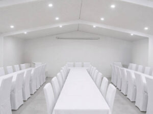 Berrima Retreat everts room with white chair covers